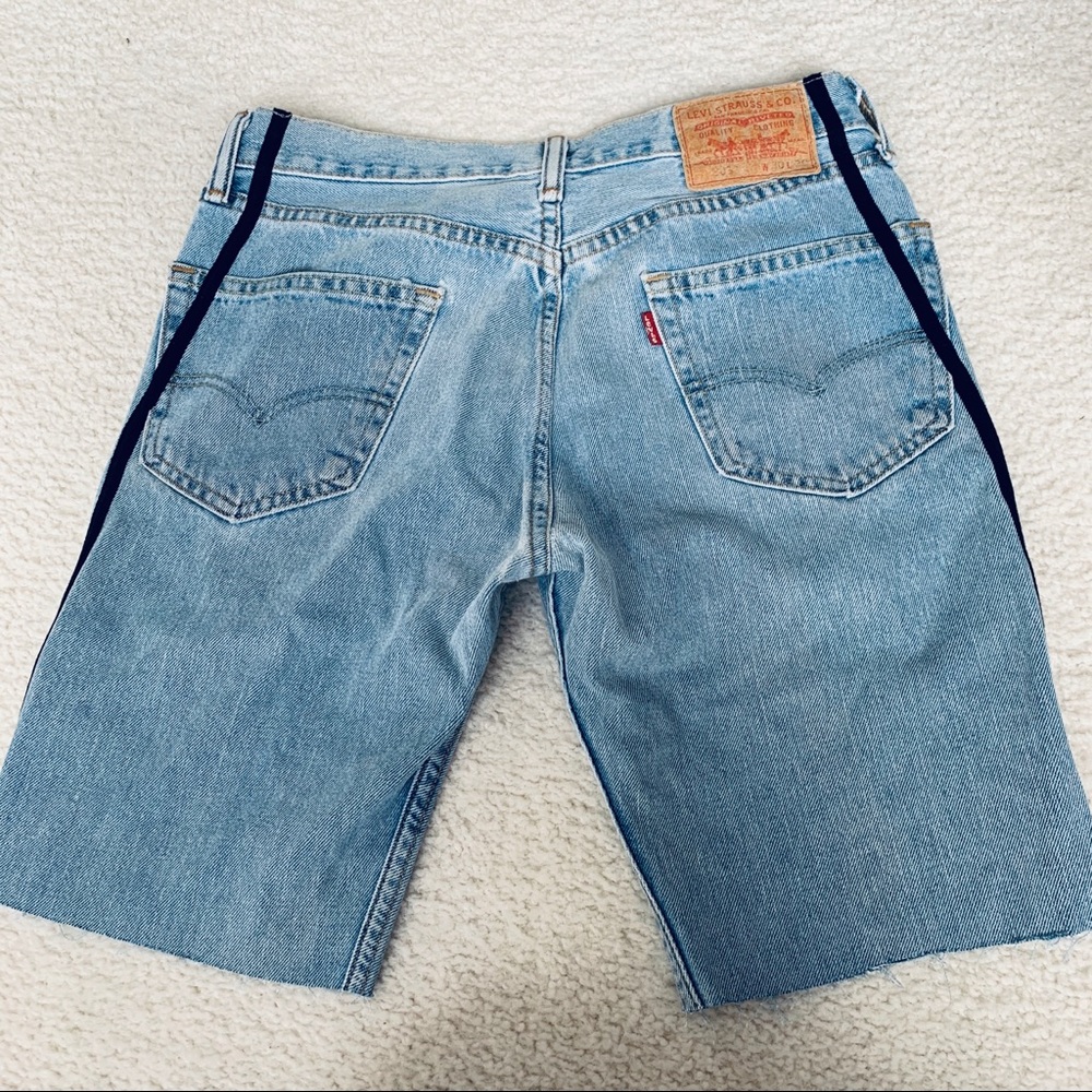 URBAN RENEWAL LEVIS SHORTS - Picture 2 of 2